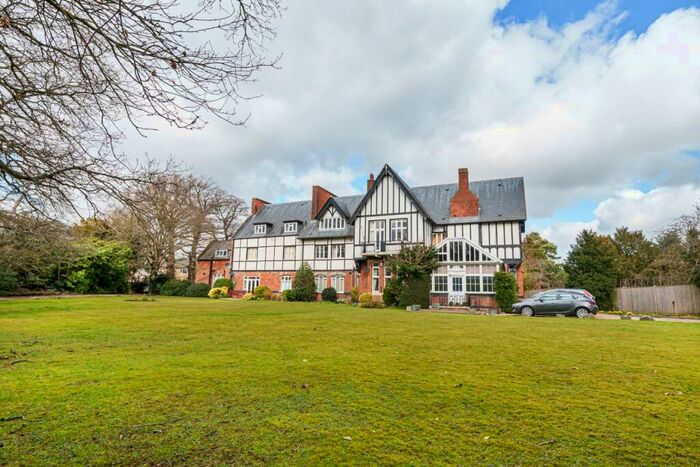 2 Bedroom Flat To Rent In Bickley Park Road Bromley, BR1