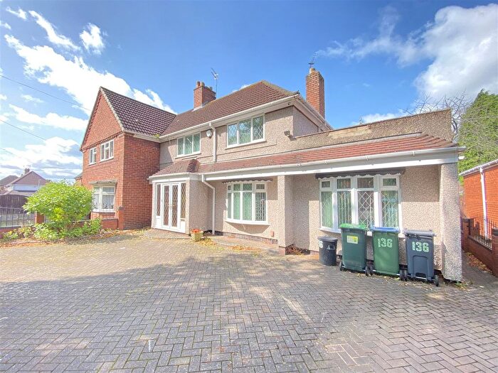 4 Bedroom Semi-Detached House To Rent In Hollyhedge Road, West Bromwich, B71