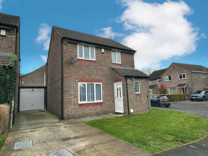 3 Bedroom Detached House To Rent In Littlecote Road, Chippenham, SN14