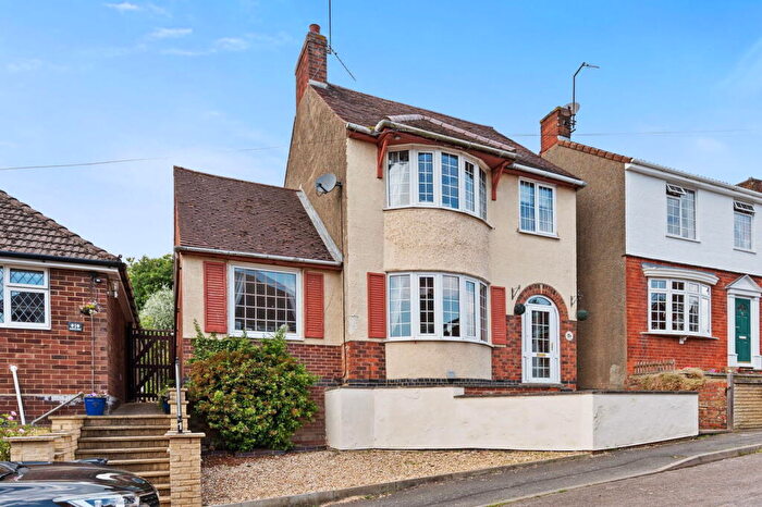 3 Bedroom Detached House For Sale In Ragsdale Street, Rothwell, NN14