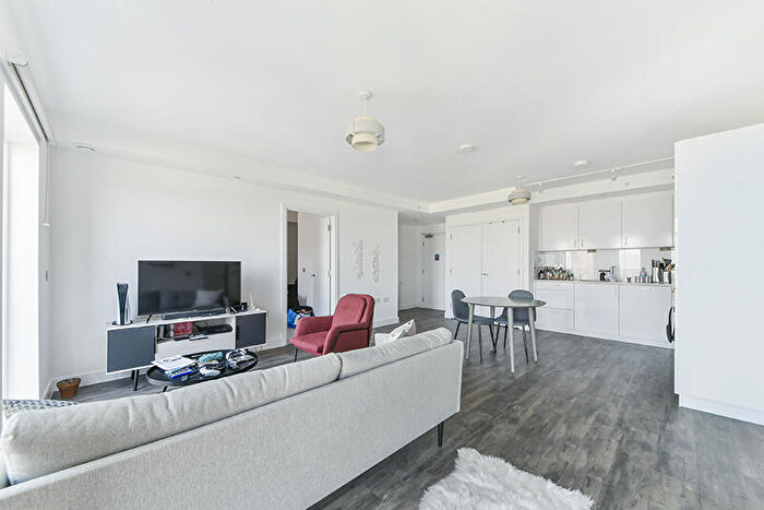 2 Bedroom Apartment To Rent In Millet Place, Pontoon Dock London, E16