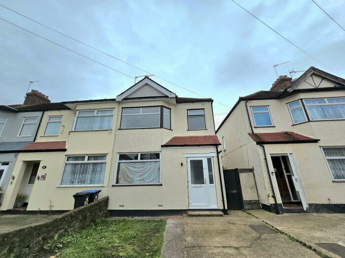 3 Bedroom House To Rent In Newbury Avenue, , Enfield, EN3