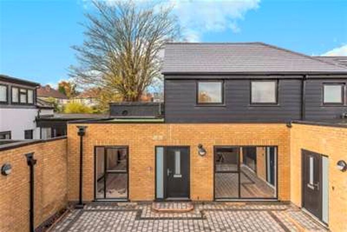 1 Bedroom Flat To Rent In Buckhurst Hill, IG9