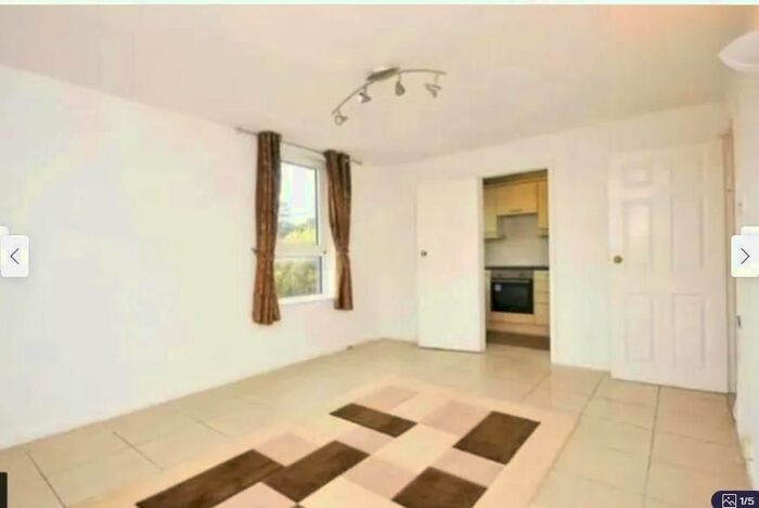 2 Bedroom Flat To Rent In Ross Road, South Norwood, London, SE25