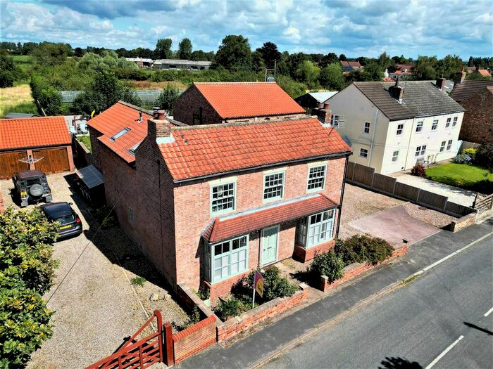 5 Bedroom Detached House For Sale In Main Street, Kelfield, York, YO19