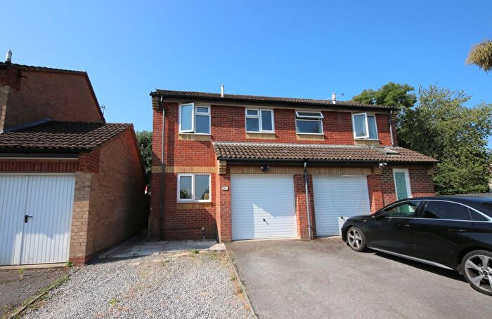 3 Bedroom Semi Detached House For Sale In Woodstock Close, Hedge End, SO30