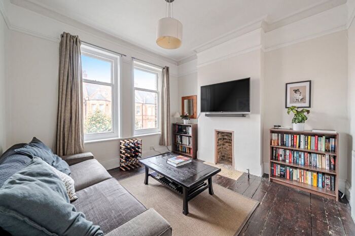 3 Bedroom Maisonette For Sale In Amesbury Avenue, Streatham Hill, London, SW2