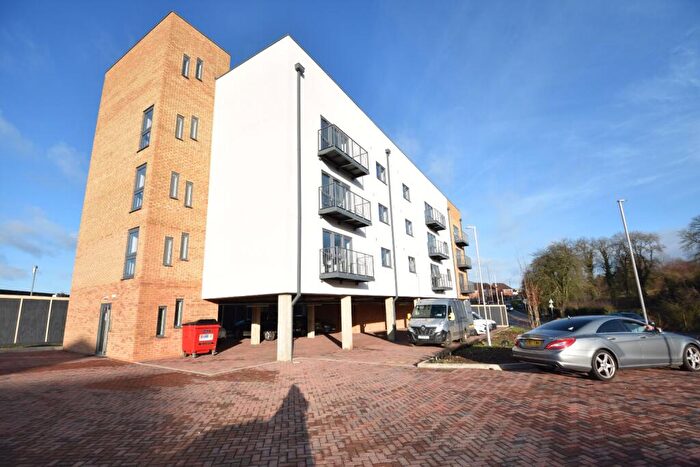 1 Bedroom Apartment To Rent In Bluebell Apartments, Birch Road, Luton, Bedfordshire, LU1
