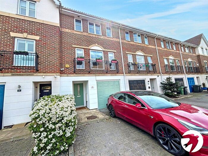 4 Bedroom Town House To Rent In Anvil Terrace, Dartford, Kent, DA2