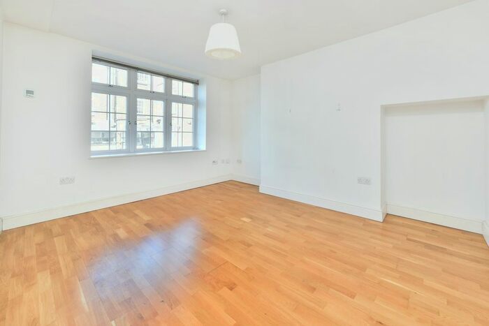 2 Bedroom Flat To Rent In Halton Road, London, London, N1