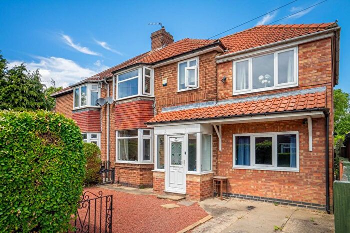 5 Bedroom Semi Detached House For Sale In Leven Road, York, YO24