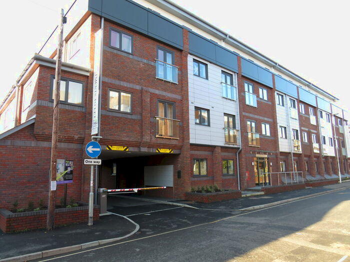 1 Bedroom Apartment To Rent In Cantelupe Road, East Grinstead, West Sussex, RH19