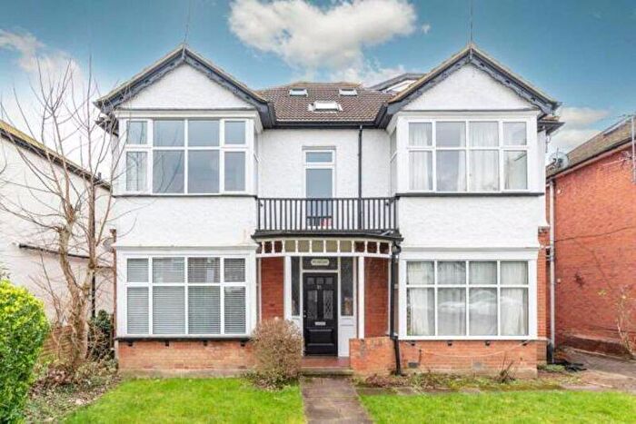 2 Bedroom Flat For Sale In Devonshire Road, Pinner, HA5