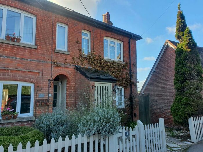 2 Bedroom Cottage To Rent In Ivy Cottages, Otterbourne, SO21