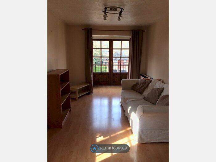 1 Bedroom Flat To Rent In Selhurst Close, London, SW19