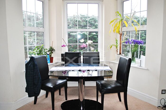 3 Bedroom Cottage To Rent In Aprey Gardens, Hendon, London, NW4