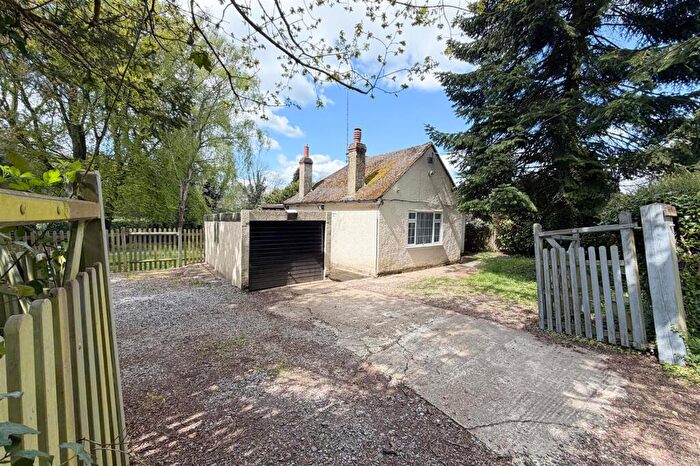 3 Bedroom Chalet For Sale In Headley Heath Aproach, Boxhill, KT20