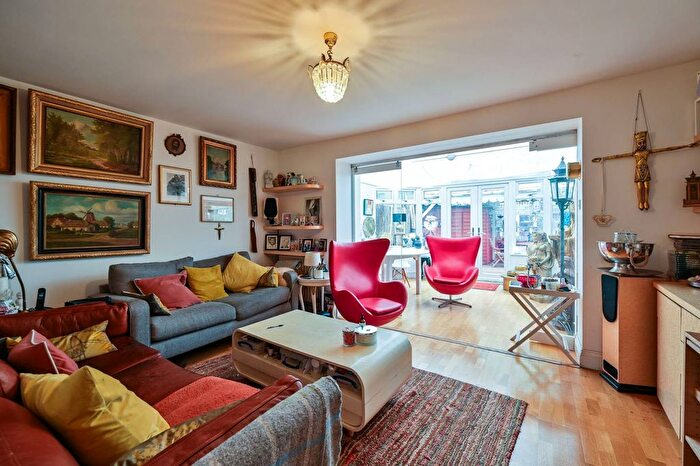 4 Bedroom Terraced House For Sale In Greenham Close, Waterloo, London, SE1