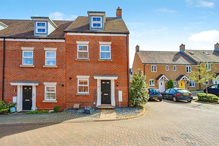 3 Bedroom Town House For Sale In Bunting Close, Hemel Hempstead, HP3