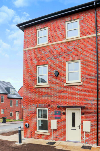 2 Bedroom Semi-Detached House To Rent In Burnby Close, Leeds, Yorkshire, LS14