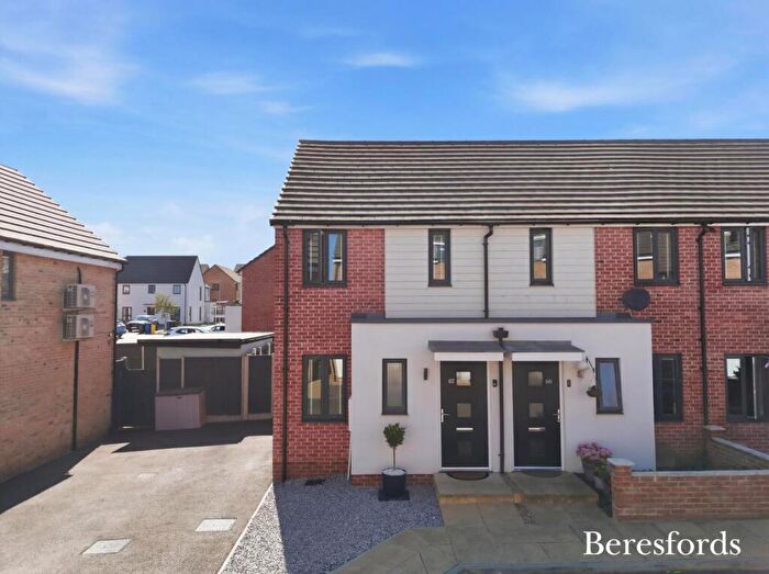 2 Bedroom End Of Terrace House For Sale In Belhouse Avenue, Aveley, RM15