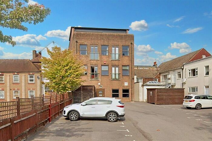 1 Bedroom Flat To Rent In Talbot House, - East Street, Horsham, West Sussex, RH12