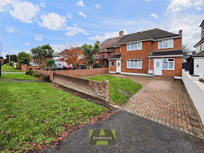 6 Bedroom Semi Detached House For Sale In London Road, Slough, SL3