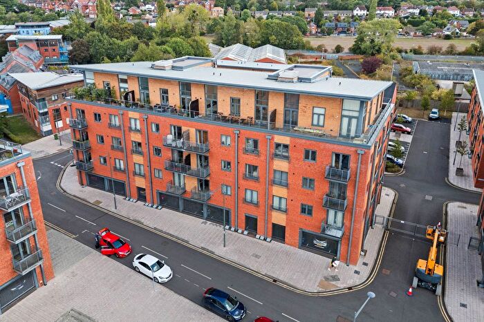 2 Bedroom Flat For Sale In Apartment, Bridgeview House, Woodhouse Close, Diglis, Worcester., WR5