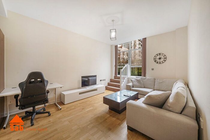 1 Bedroom Flat To Rent In Great West Road, Brentford, TW8