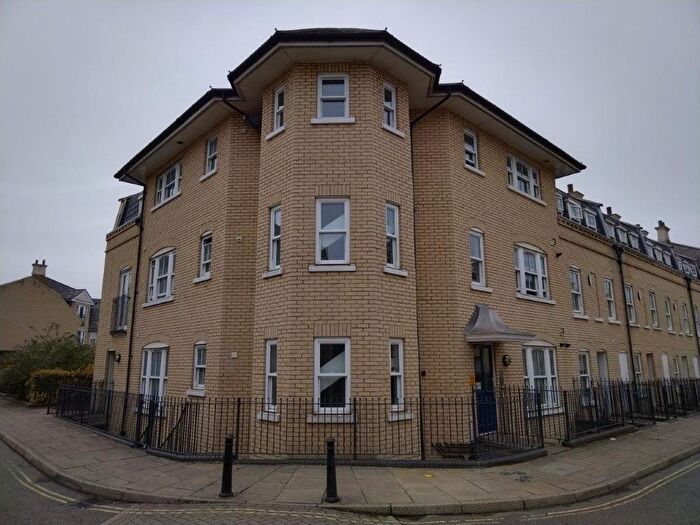 3 Bedroom Apartment To Rent In St Matthew's Gardens, Cambridge, CB1