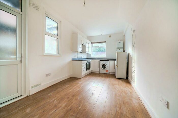 1 Bedroom Flat To Rent In Sketty Road, Enfield, EN1