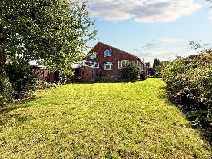 3 Bedroom Semi-Detached House For Sale In St. Marys Way, Weedon, NN7