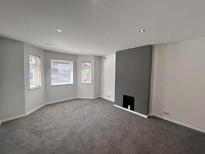 2 Bedroom Maisonette To Rent In Alton Road, Croydon, CR0