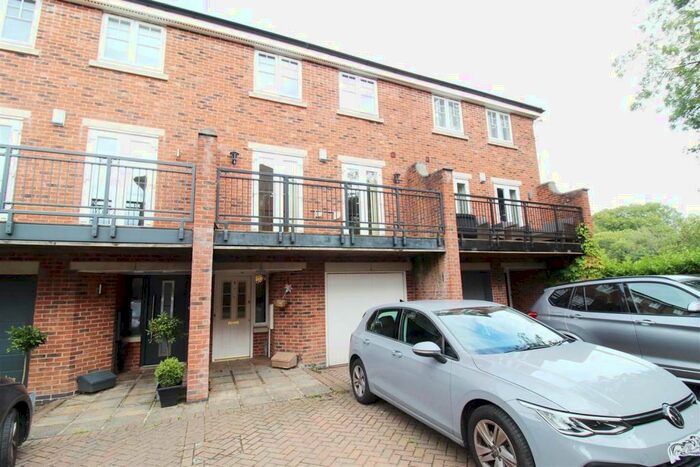 4 Bedroom Mews To Rent In Treetops Close, Marple, SK6