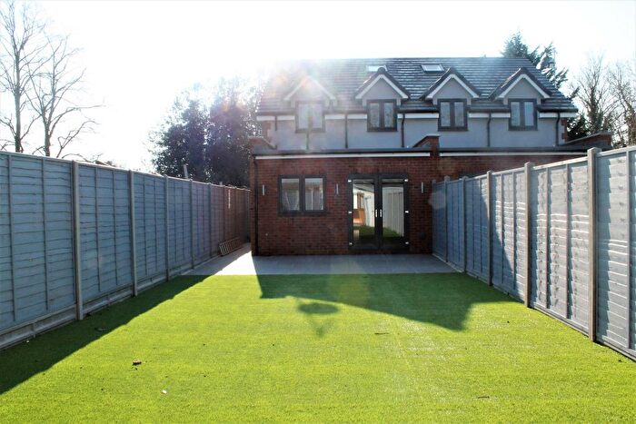 3 Bedroom Semi-Detached House To Rent In Oaklands Lane, St Albans, AL4