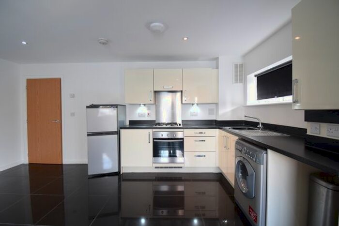 2 Bedroom Flat To Rent In Durrell Dene, Dartford - The Bridge, DA1