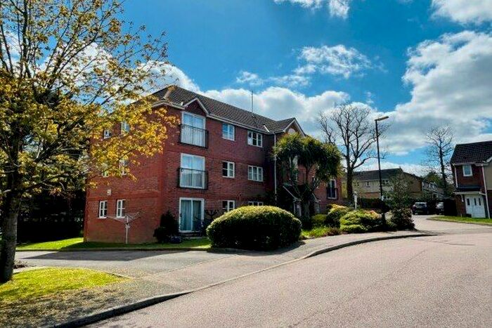 2 Bedroom Flat To Rent In Dakin Close, Crawley, RH10