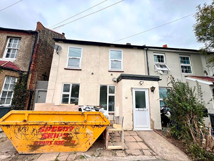 5 Bedroom Semi Detached House To Rent In Ivy Road, Hounslow, TW3