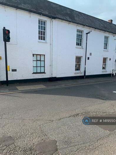 2 Bedroom Flat To Rent In Silver Street, Wilton, Salisbury, SP2