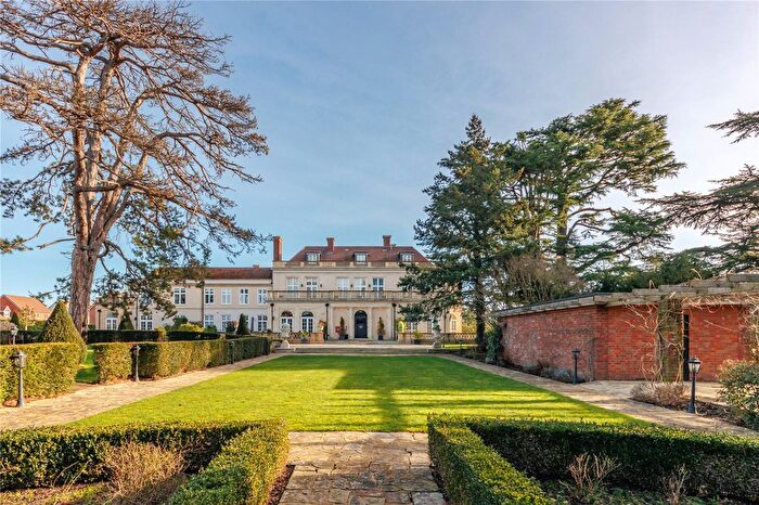 2 Bedroom Flat For Sale In Hanstead House, Bricket Wood, St Albans, AL2