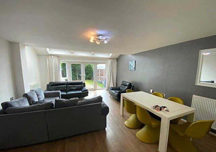 3 Bedroom House To Rent In Broughton Lane, Salford, Salford, M7