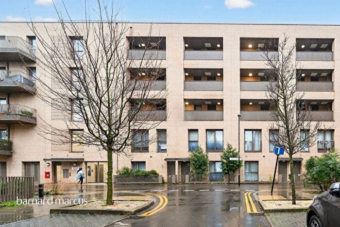 1 Bedroom Flat For Sale In Clovelly Road, Hounslow, TW3