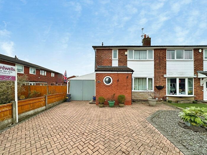 3 Bedroom Semi Detached House For Sale In Edgemoor Close, Radcliffe, M26