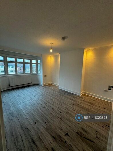 3 Bedroom Flat To Rent In Alexandra Avenue, Harrow, HA2