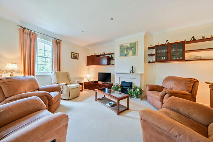 2 Bedroom Apartment For Sale In Holwood Estate, Westerham Road, Keston, BR2