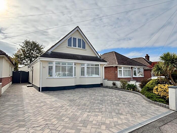 3 Bedroom Chalet For Sale In Dingley Road, Oakdale, BH15