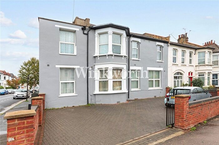 2 Bedroom Flat For Sale In Wightman Road, London, N8