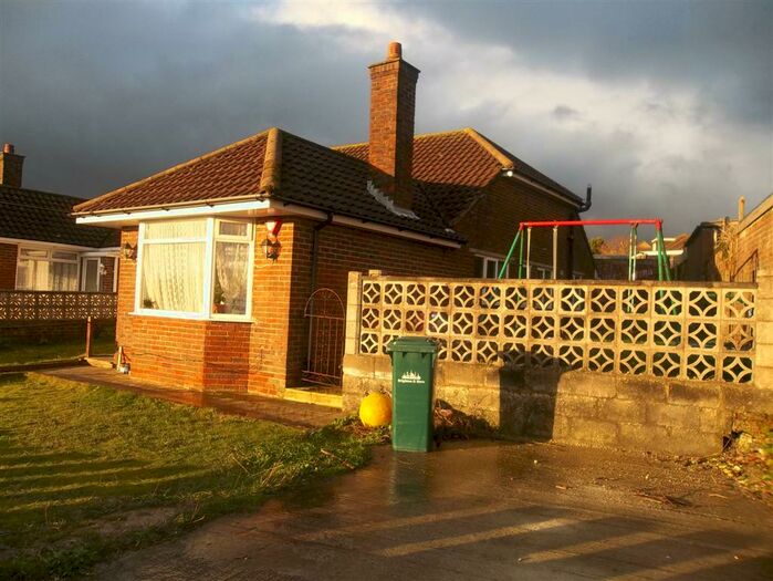 3 Bedroom Bungalow To Rent In Desmond Way, Brighton, BN2