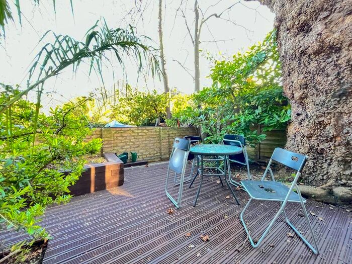 3 Bedroom Mews To Rent In Ickburgh Road, Hackney, E5