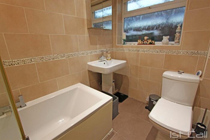 3 Bedroom Chalet To Rent In Dandies Drive, Eastwood, Southend On Sea, SS9